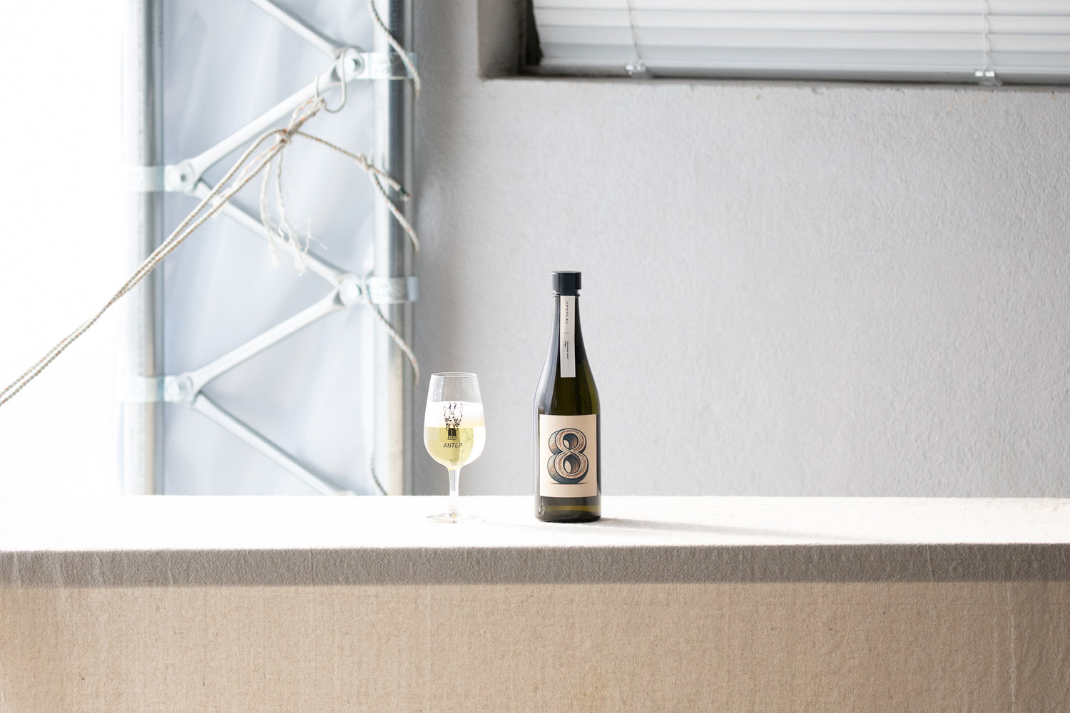 はちみつレモンのスパークリングミード | ハチロクレモン