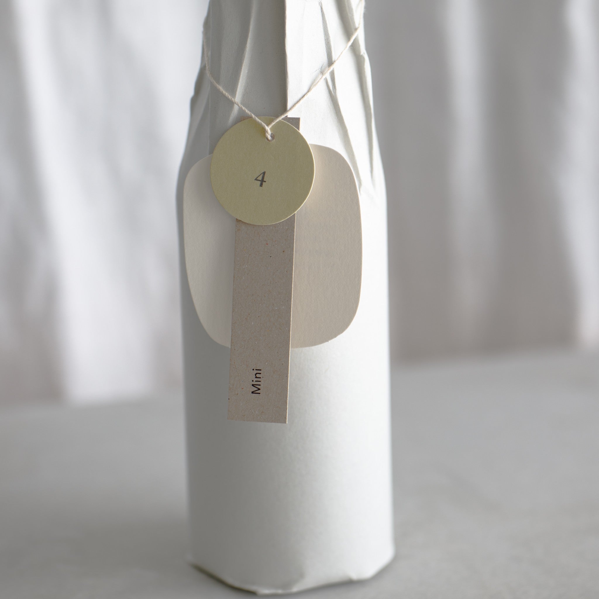 SANAGIシリーズのうち1本 + 6周年記念グッズ(シャンパングラス、ピンバッチ)