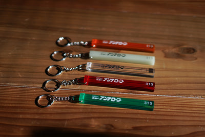 ANTELOPE3周年キーホルダー 5種類（机の上）